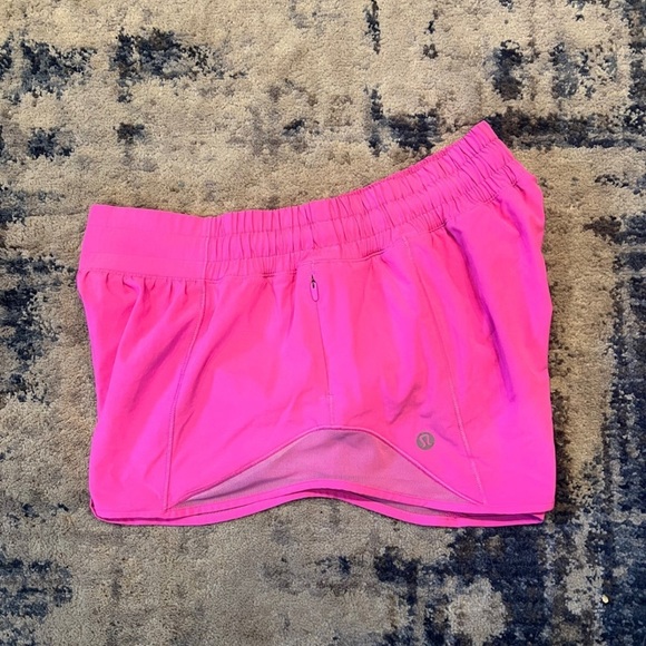 Lululemon Hotty Hot Short ll *2.5” Size 6 In Dark Prism Pink - Picture 6 of 10